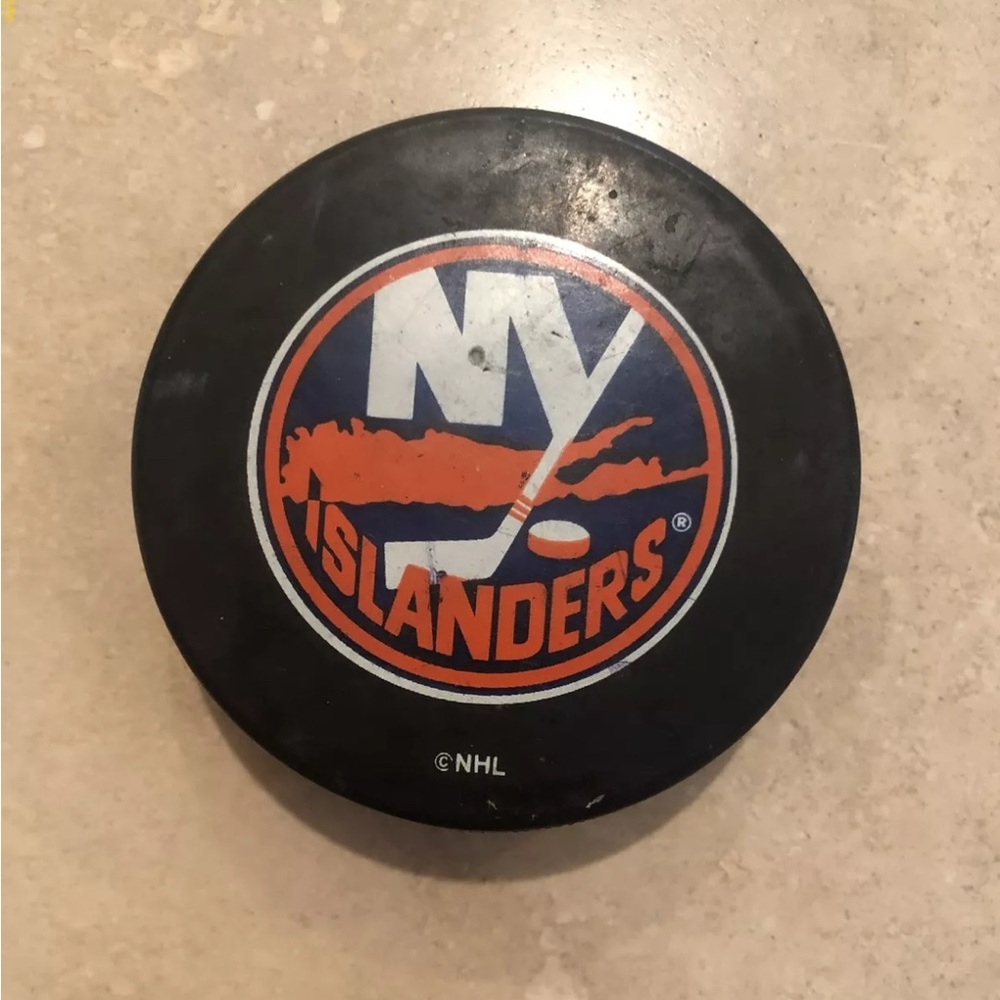 NHL New York Islanders McDonald's Ad Team Logo Black Hockey Puck Collectible